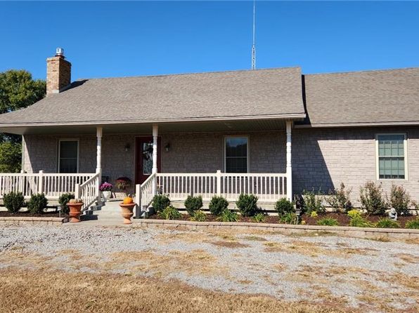 915 E Katy St, Scammon, KS 66773