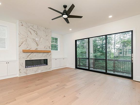 5th image of 2248 Crestview Dr