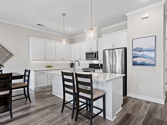 4th image of 356 Adams St