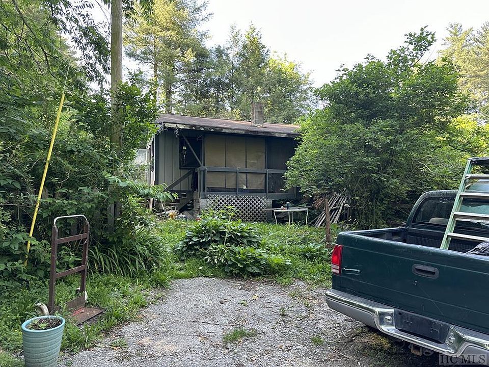 2nd image of 2 Poinsettia Drive