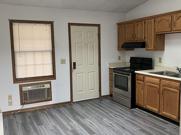 3rd image of 1480 Wayne St #1