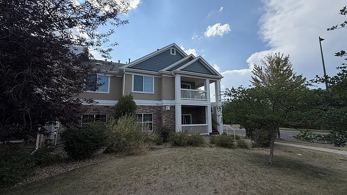 2 bed, 2.0 bath, 1020 sqft, $2,995 — Photo 2