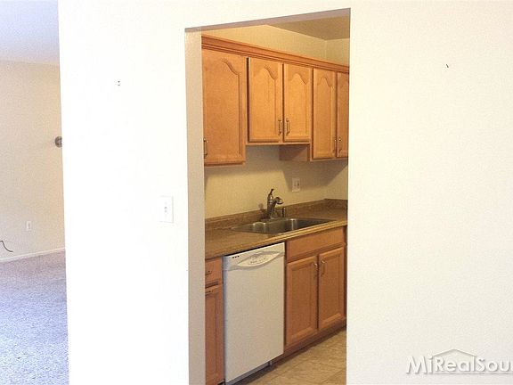 5th image of 18346 University Park Dr