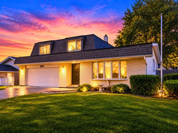 907 Lark St, Peotone, IL 60468