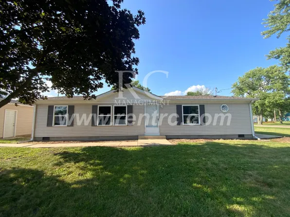 911 Central Ave, Tilton, IL 61833