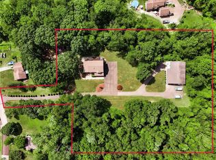 100 Judy Dr, Carnegie, PA 15106