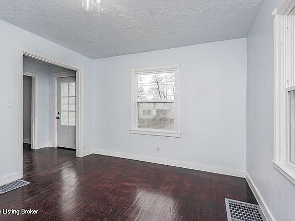 3rd image of 124 E Tenny Ave