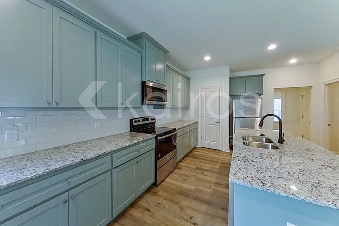 7936 Hendrick Dr — Photo 6