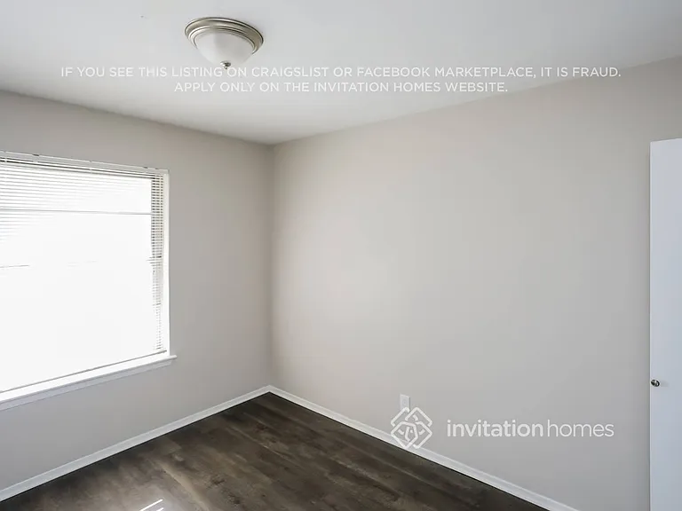 215 Adams St — Photo 9