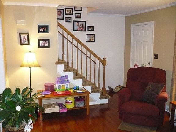 3rd image of 217 Blair Ln