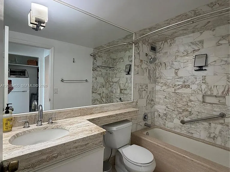 700 Biltmore Way #1216 — Photo 4