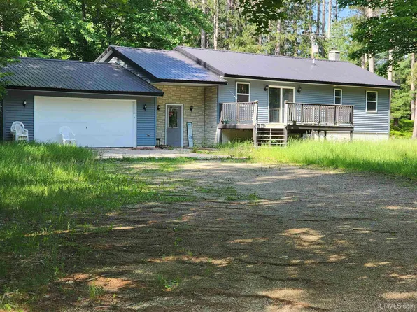 8982 Us Highway 2, Rapid River, MI 49878