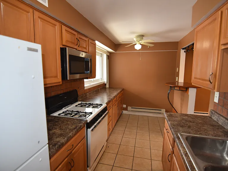 1910 W Hatherleigh Ct #2E — Photo 15