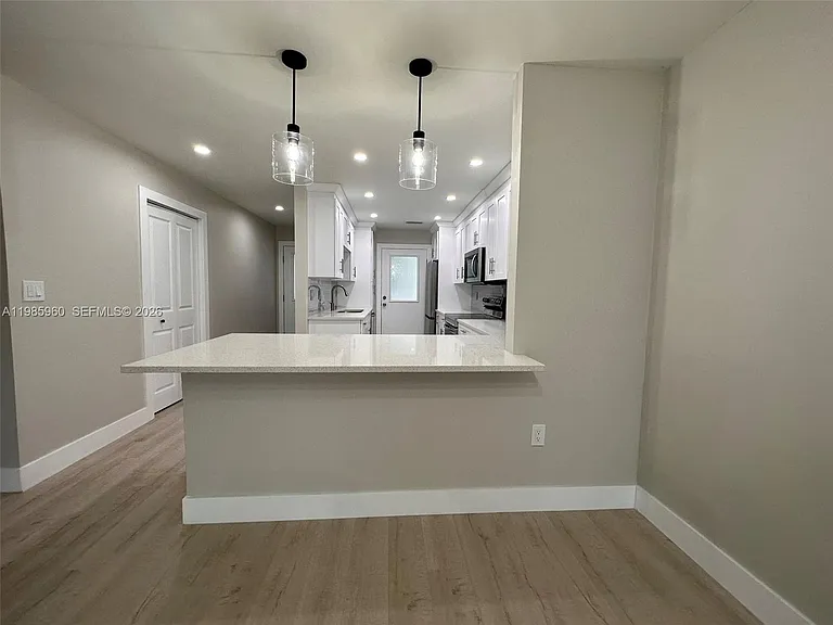 708 Victoria Dr #101 — Photo 5