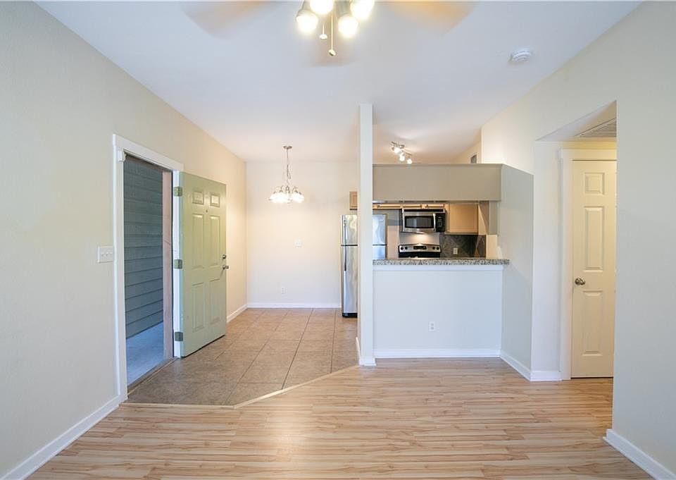 1st image of 2106 Cullen Ave APT 210