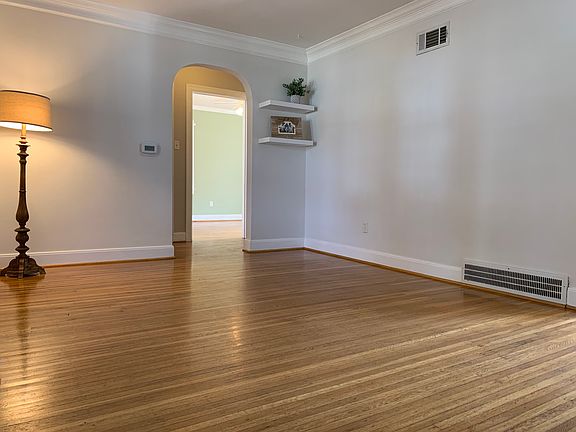 2nd image of 2400 Clarendon Ave