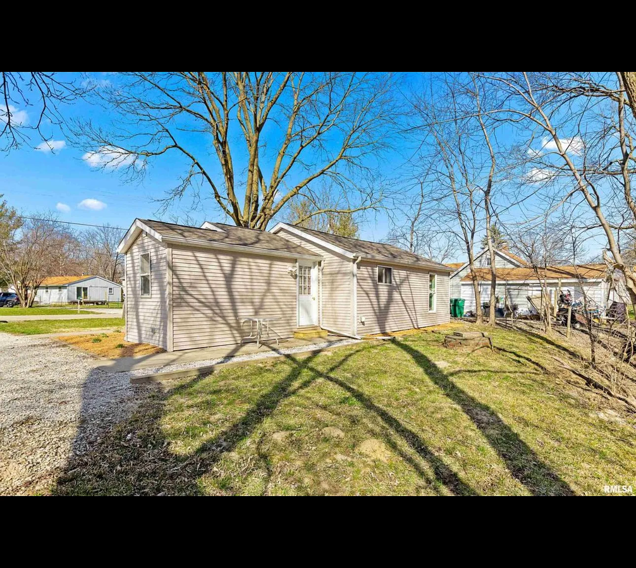 2 bed, 672 sqft, $975 — Photo 3