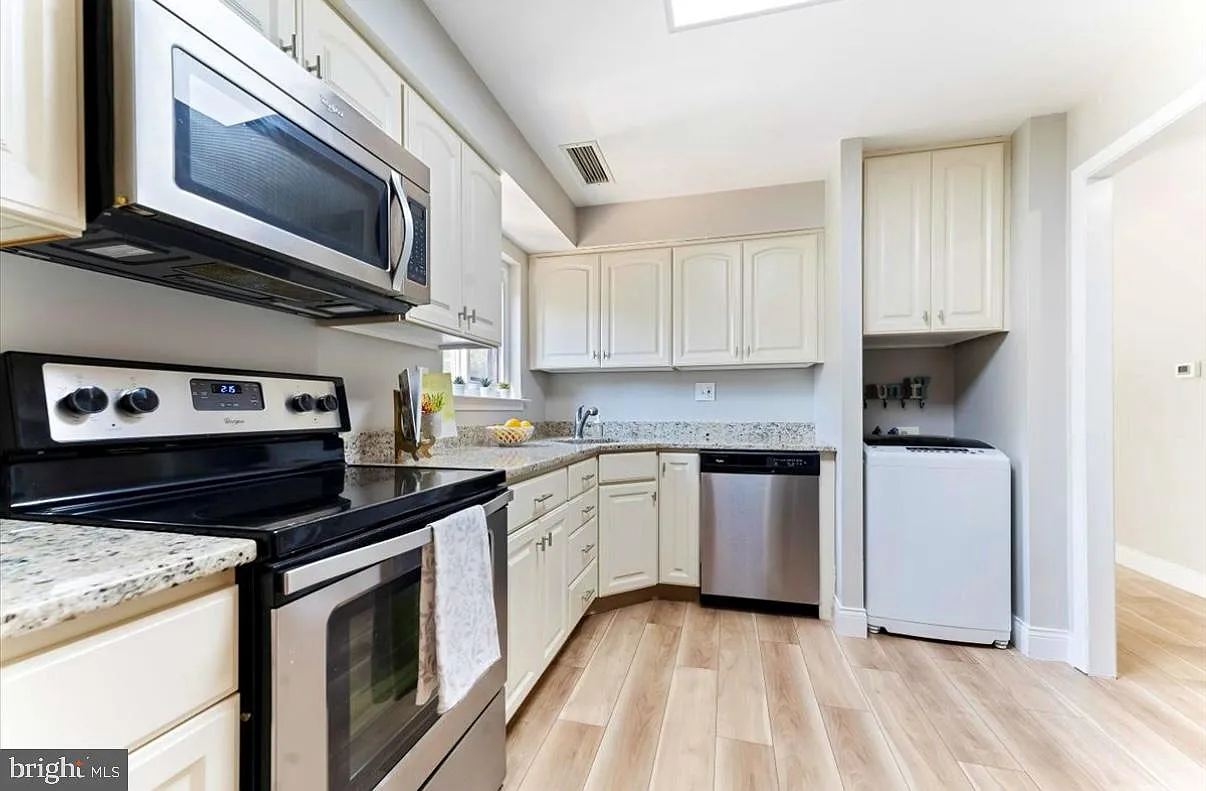 2 bed, 1299 sqft, $2,850 — Photo 3