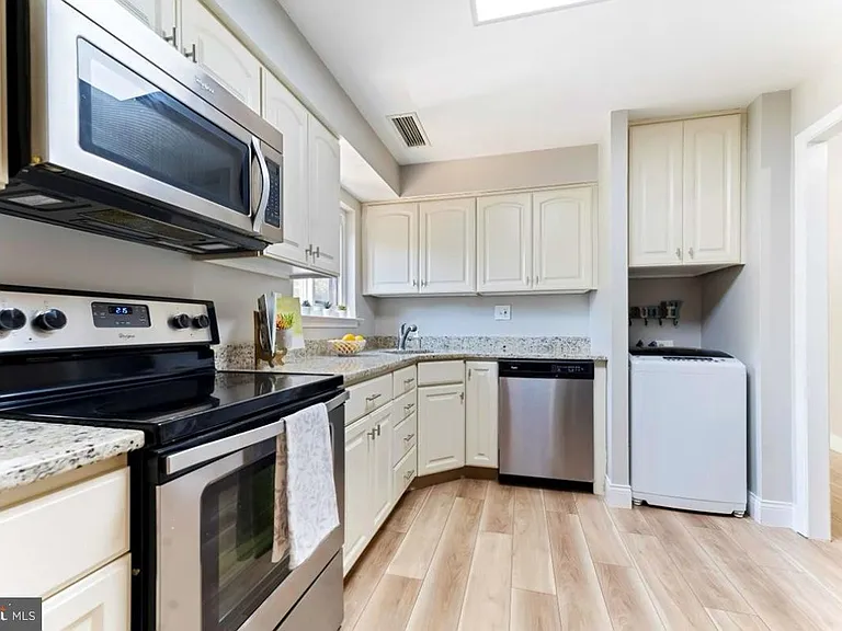 1750 Oakwood Ter #16C — Photo 5