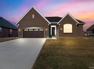 26681 Creek View Dr N, Chesterfield, MI 48051