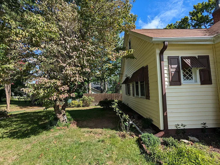 806 Wyatt St — Photo 10