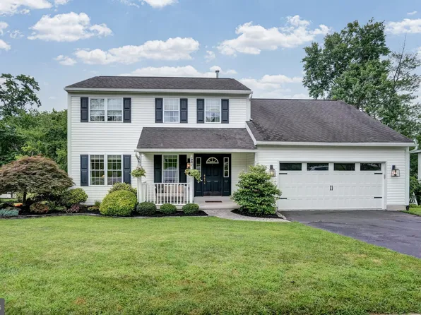 404 Antietam Dr, Douglassville, PA 19518