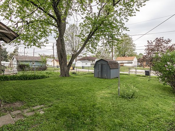 3rd image of 72 N 7th Ave