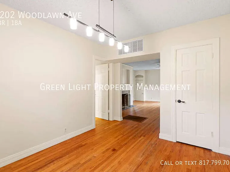 1202 Woodlawn Ave — Photo 8