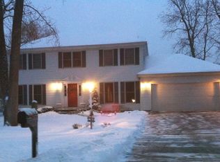 1008 Atkinson Rd, Lake Bluff, IL 60044