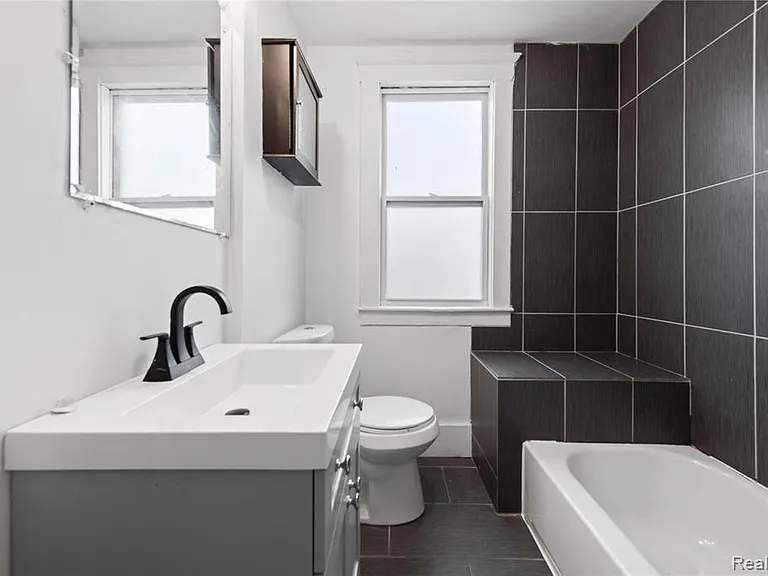593 Hague Ave #1 — Photo 8