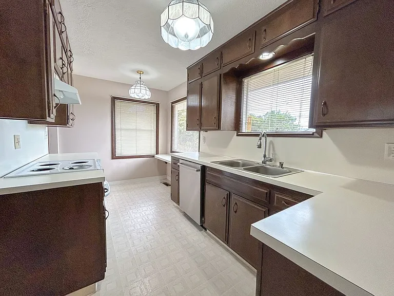1550 Corina Dr SE — Photo 8