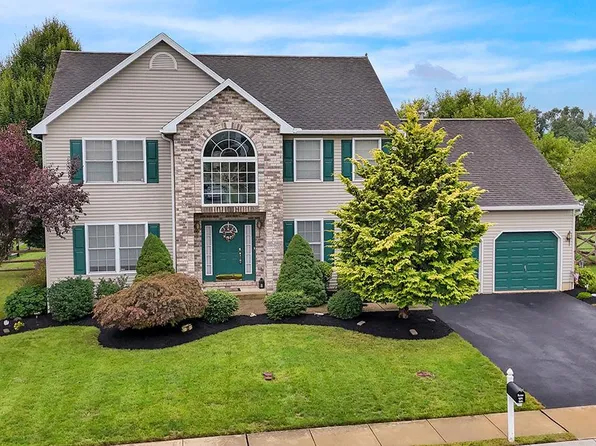33 Calais Dr, Reading, PA 19605
