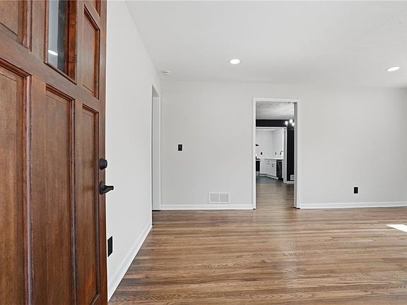 4th image of 286 New Hope Rd