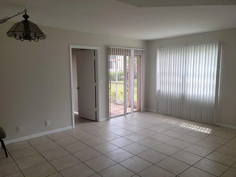 1536 SE Royal Green Cir #101 — Photo 13