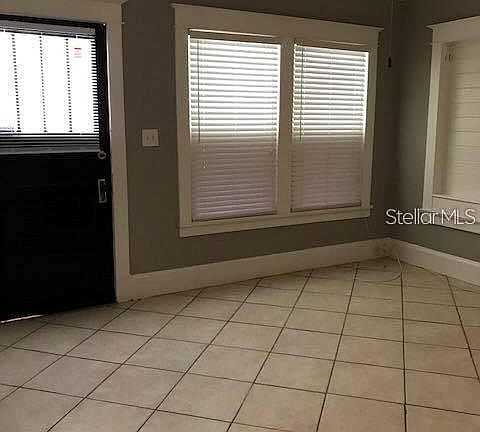 2nd image of 305 1/2 S Oak Ave