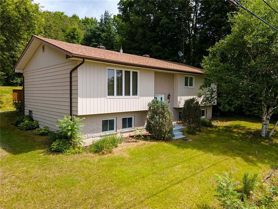 2nd image of 164 Bonnechere St E