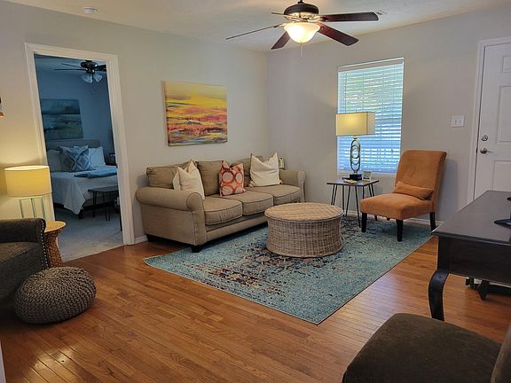 3rd image of 1099 S Cherokee Drive