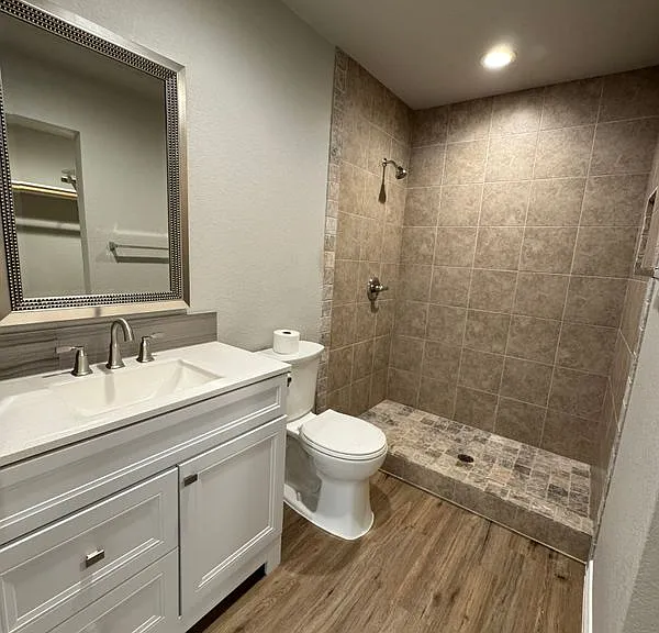 320 W 6th St — Photo 11
