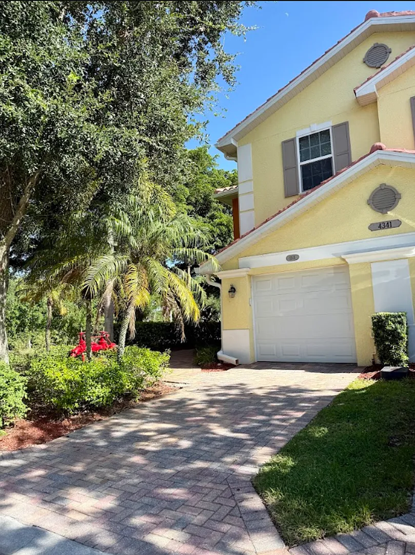 3-bedroom, 2.5-bath townhome located in the desirable Matera community of Fort Myers — Photo 2