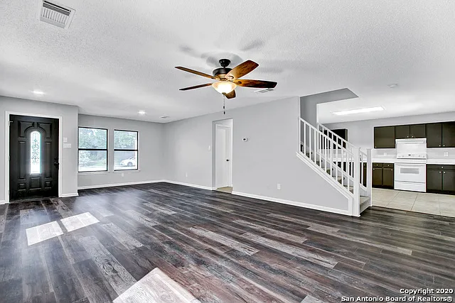 9715 Kashmir Dr — Photo 5