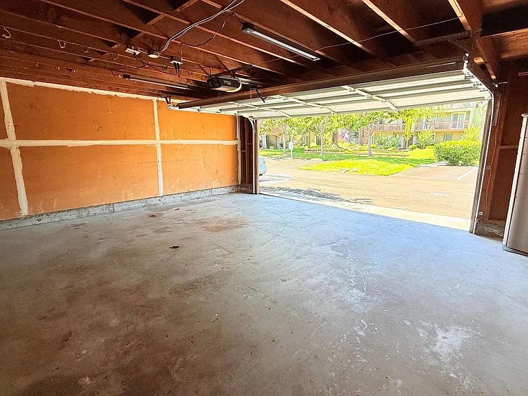 1033 Fontana Dr — Photo 28