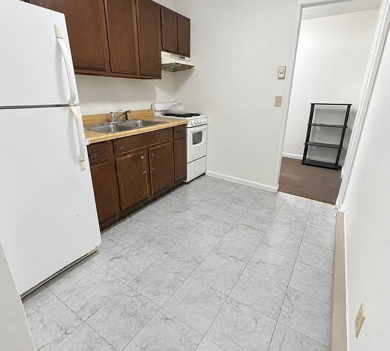 2nd image of 303 Snidow St APT 4