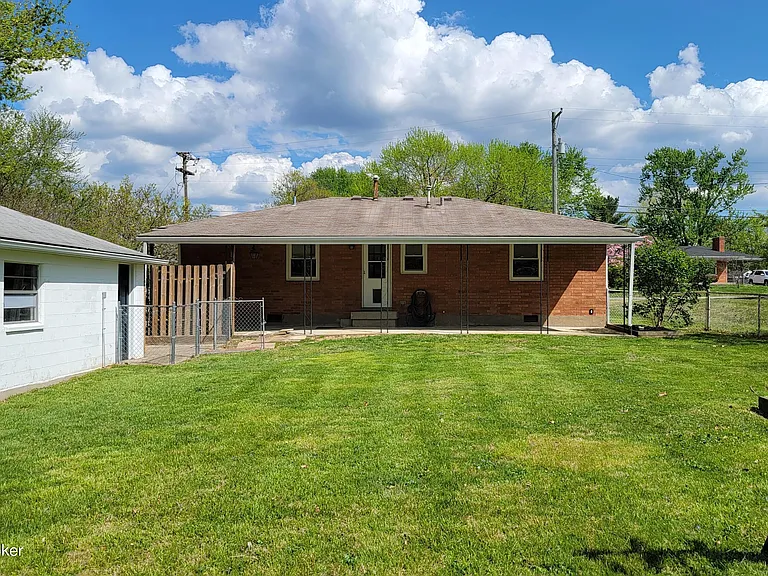 11616 Maple Way — Photo 4