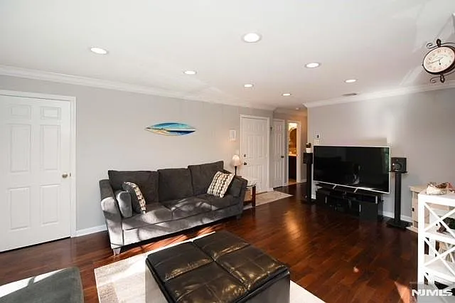 11 S Maple Ave #B — Photo 4