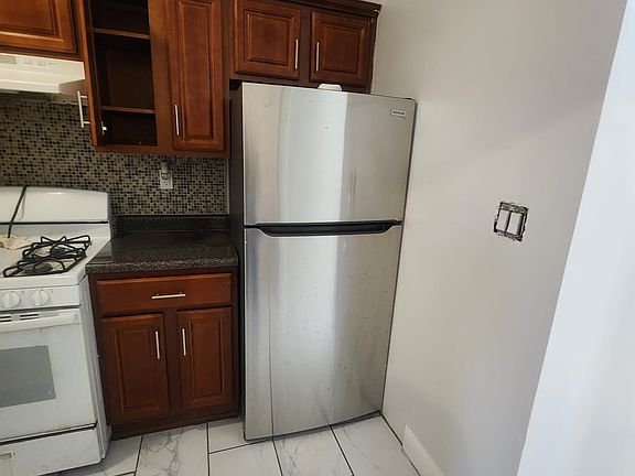 5th image of 144 Hawthorne Ave Floor 2