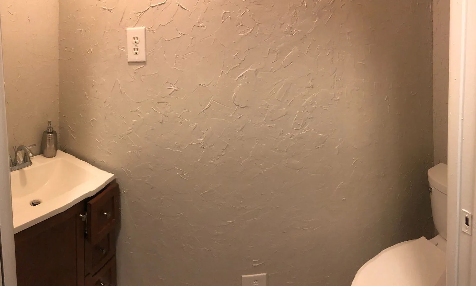 2 bed & 2 bath Condo. 2 car garage. — Photo 3