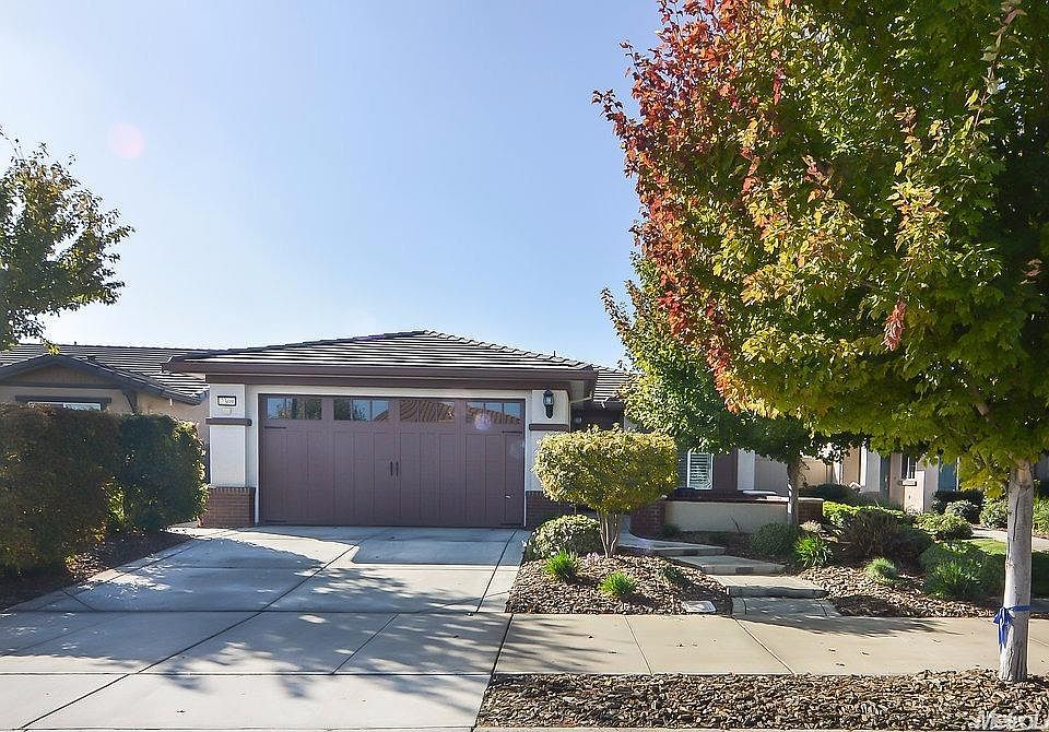 1st image of 2309 Shadow Berry Dr
