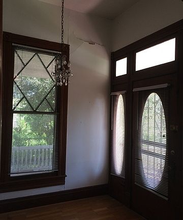 2nd image of 115 Leopold St