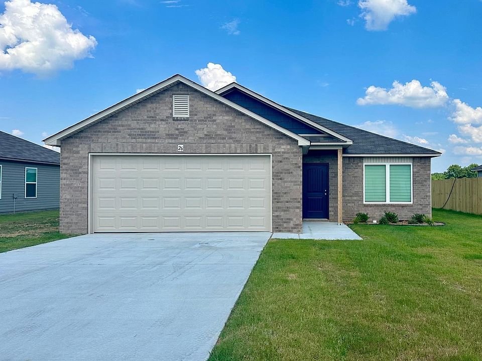 1st image of 26 Oak Leaf Dr