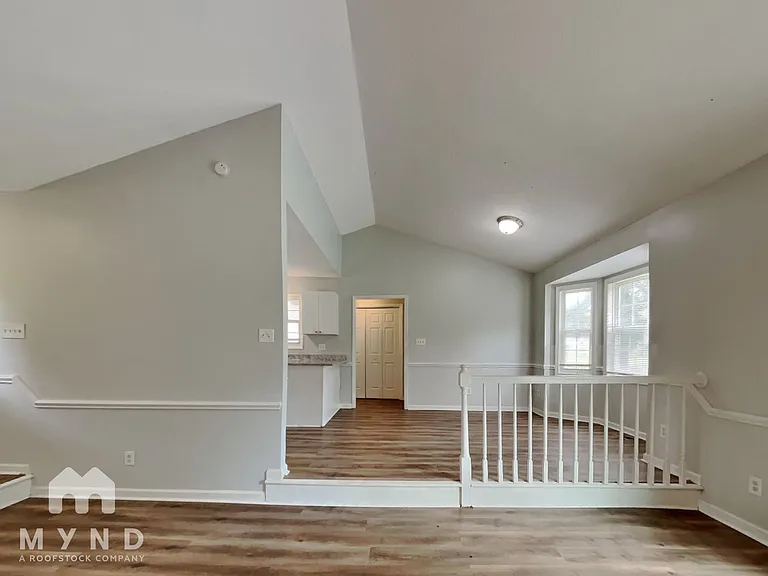 104 Carrington Dr — Photo 8